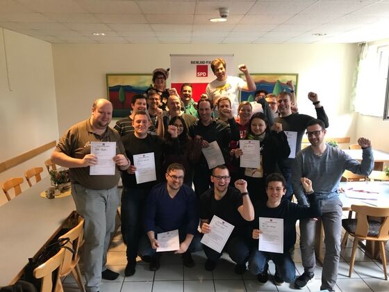 Die Absolventen der diesjährigen SPD Nachwuchsakademie RLP - Heiko Kleeßen aus Wörrstadt (2. Reihe, links)